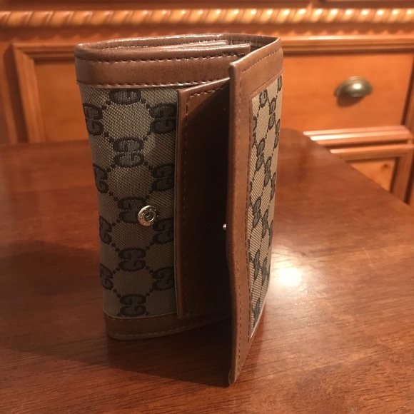 Gucci wallet - Picture 2 of 2